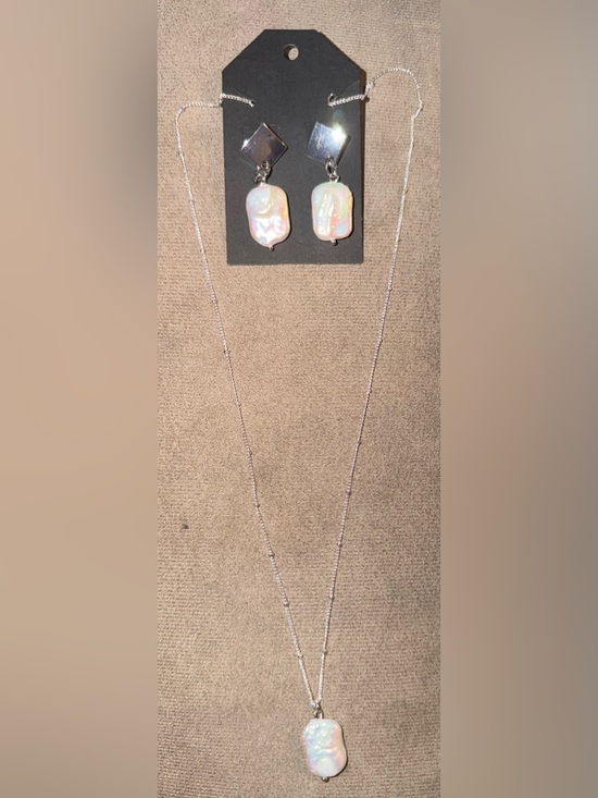 Dazzle Them Gems Jewelry - Silver & Iridescent Real Mother of Pearl Pendant Necklace & Earrings Set